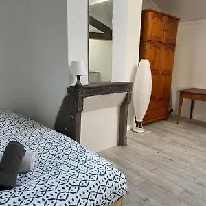  Appartement Studio Sous Les Toits Paisible