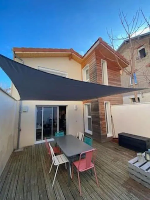 Maison Duplex Avec Terrasse Proche De La Gare Sncf Clermont-Ferrand 0*,