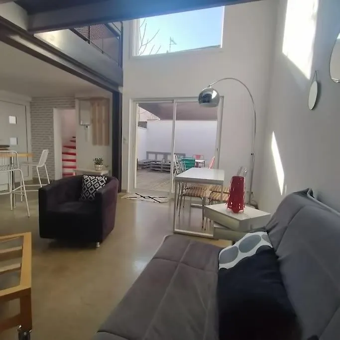 Maison Duplex Avec Terrasse Proche De La Gare Sncf Clermont-Ferrand 0*,  France